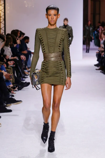Look 15